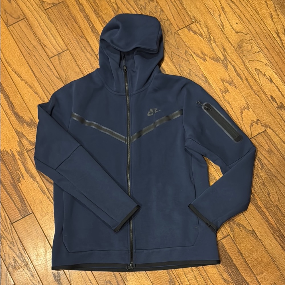 Nike Blue Performance Jacket with Hood and Full-Length Zipper